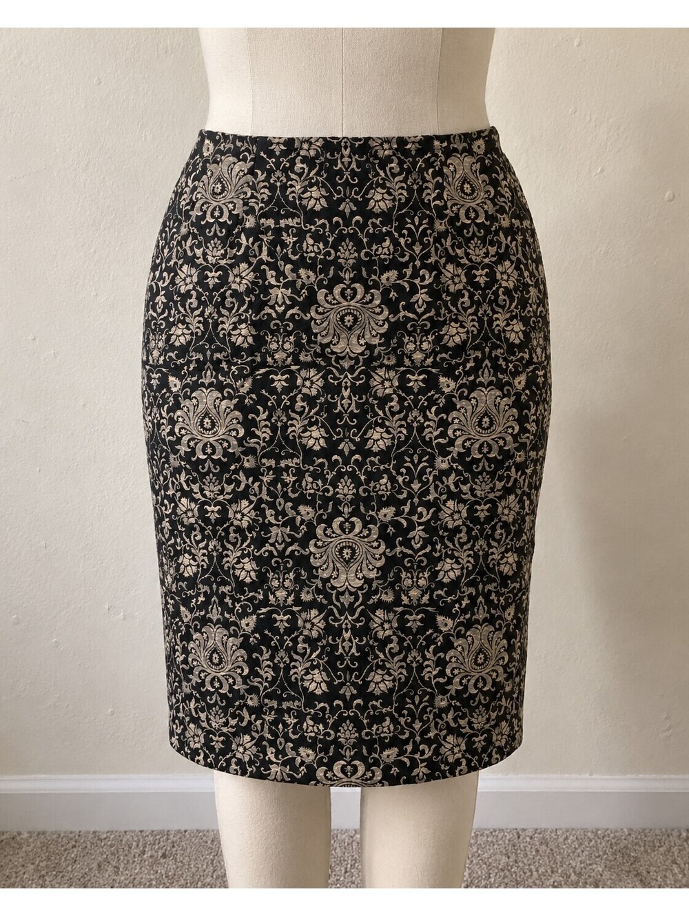 Talbots black beige patterned skirt size 12